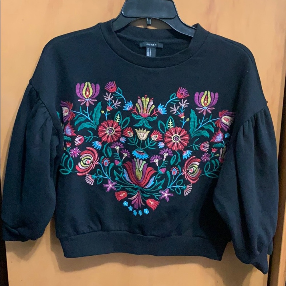 Forever 21 Crop Floral sweater Size Medium
